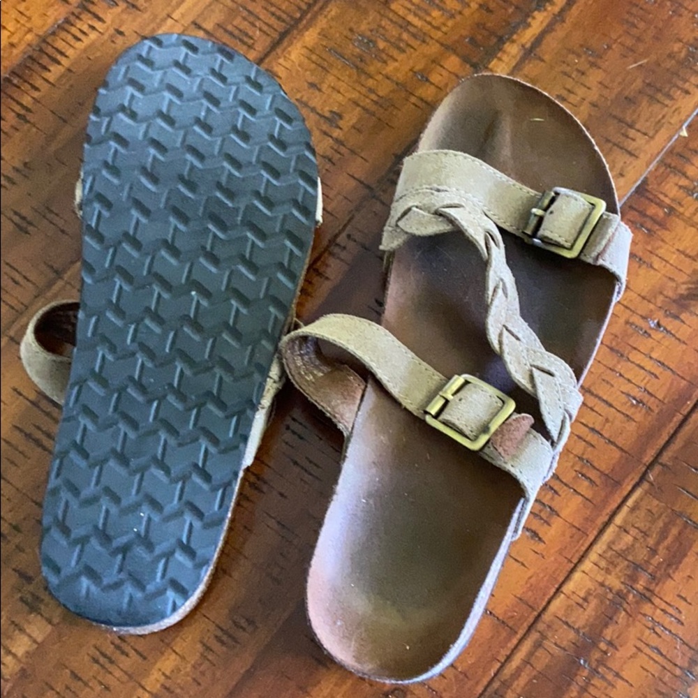 ❤️EUC SANDALS - Picture 2 of 2